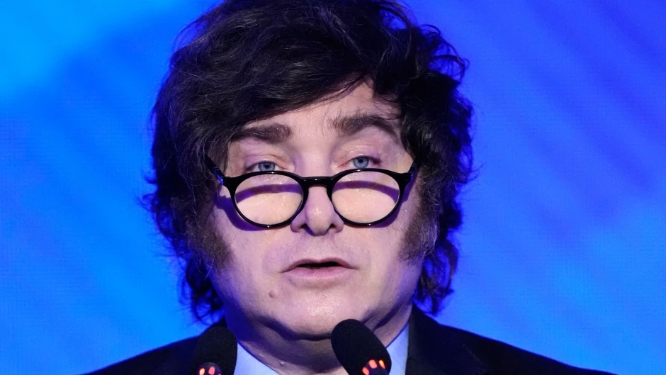 La economía crece gracias al sector financiero mientras la industria sigue en picada