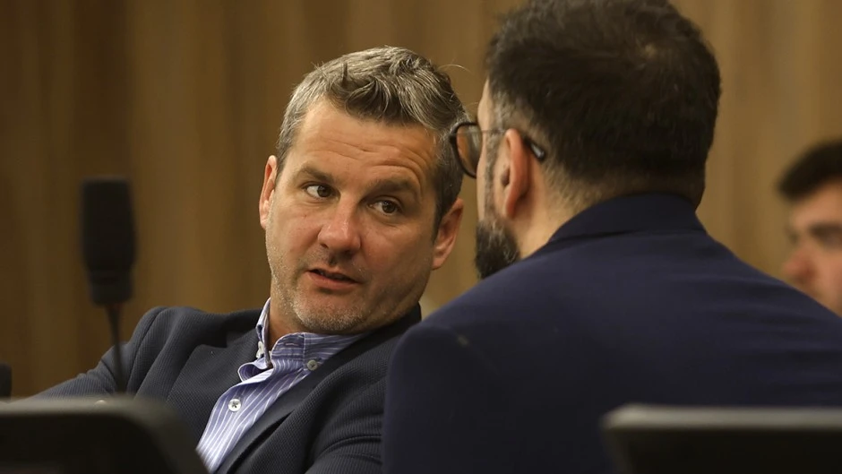 Menem suma a los radicales con peluca y los libertarios quedan a un diputado de quitarle la primera minoría al peronismo