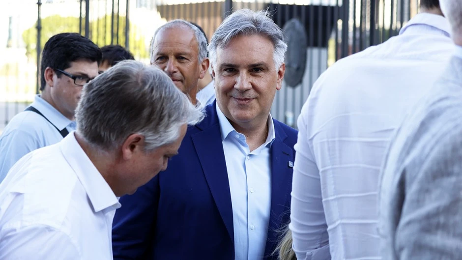 Llaryora busca relanzar su gobierno con una baja histórica de impuestos