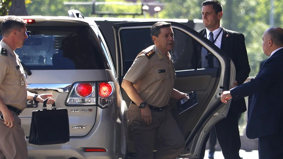 Presti no quiere dejar el cargo militar y genera tensión en las Fuerzas Armadas