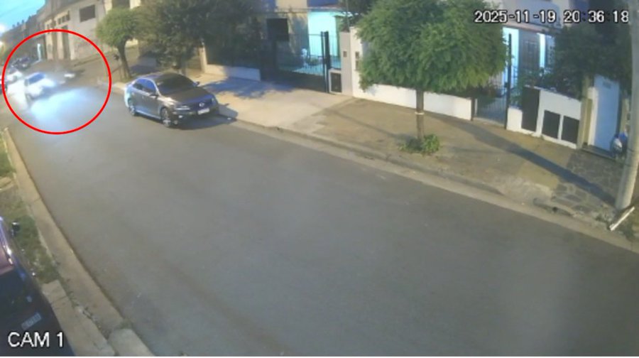 La Matanza: delincuentes robaron un auto, chocaron una moto y una mujer murió tras el violento impacto