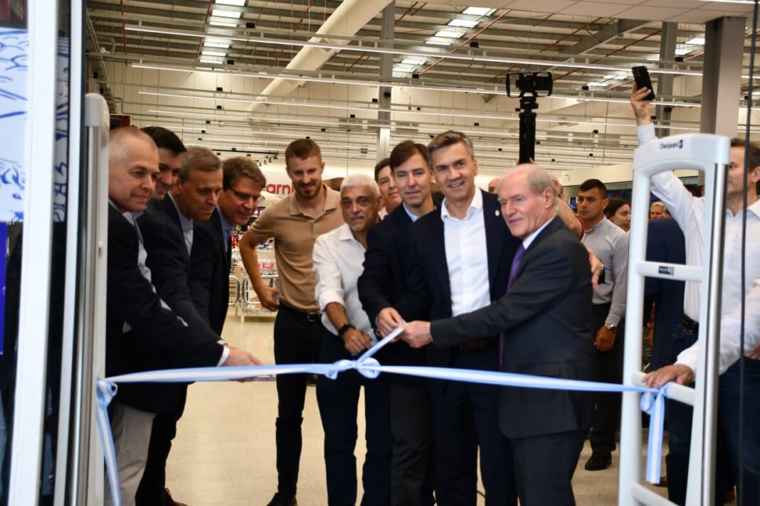 La Anónima en el shopping: el gobierno festeja una góndola mientras el Chaco se desangra