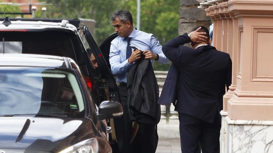 Interna en el gabinete: el ala política acusa a Sturzenegger de detonar la relación con la CGT