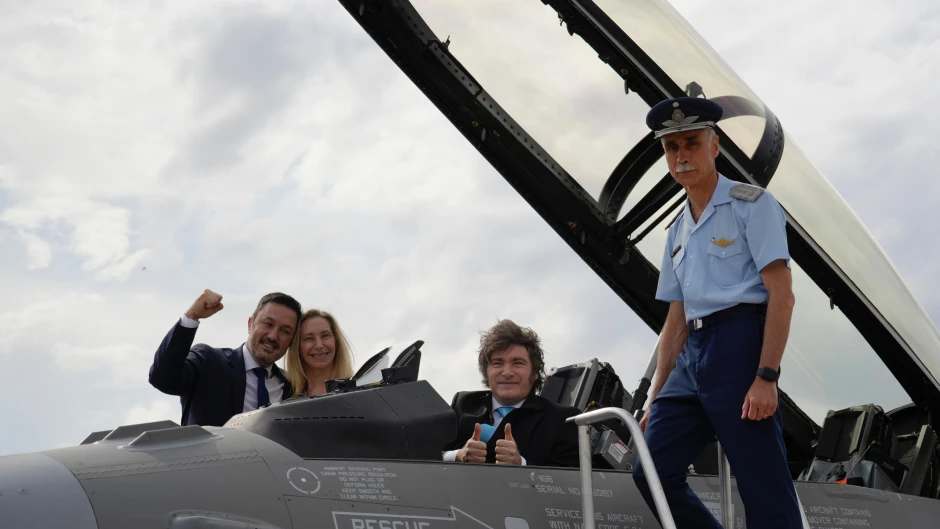 Rumania gastó un euro en la compra de los F-16 y expone el gasto millonario del gobierno en los aviones