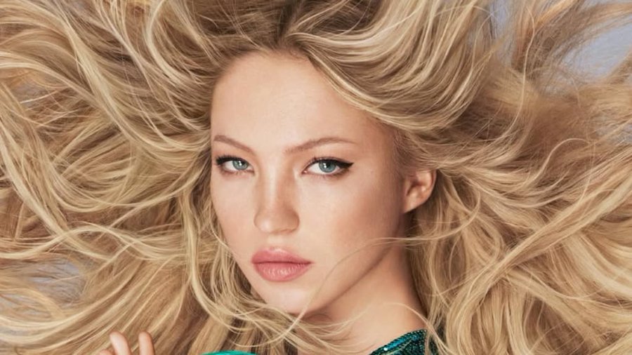 Como su mamá en los 90, Lila Moss es la nueva musa de Versace