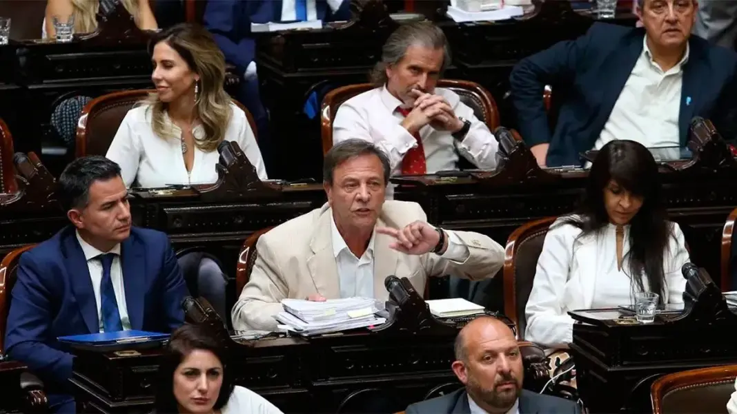 «Debemos ser un ejemplo»: Oscar Zago cargó contra Javier Milei por sus cantos en Diputados