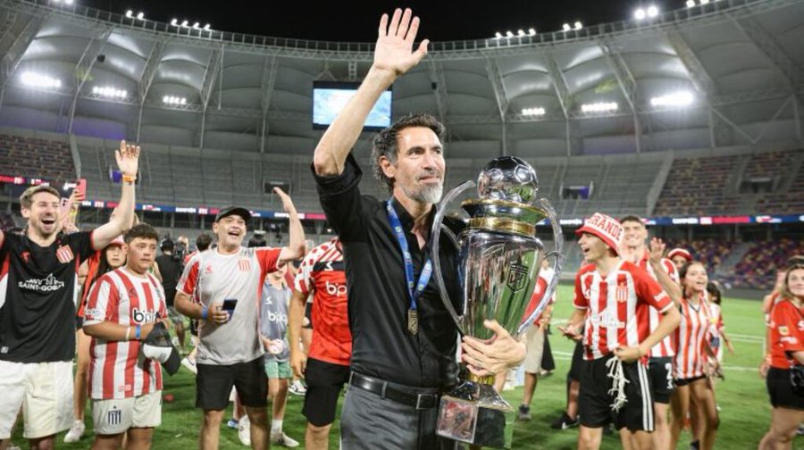 La importante decisión de Estudiantes sobre el futuro de Eduardo Domínguez