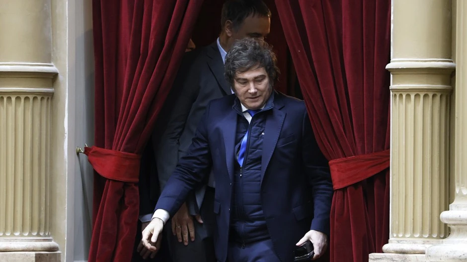 Aumento vergonzante: Milei firmó la suba salarial a los ministros pero no puso el monto